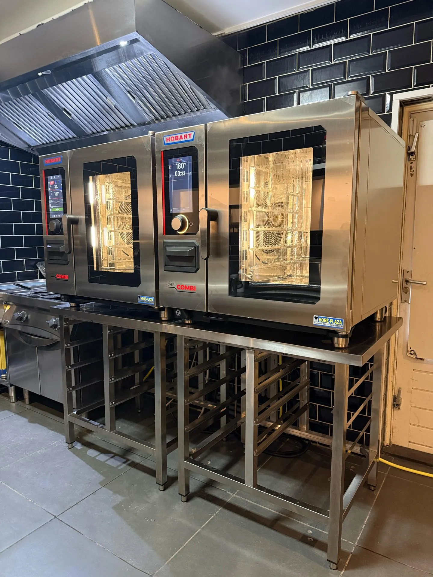Twee combisteamers geïnstalleerd in de keuken van Wings 'n Things in Rotterdam